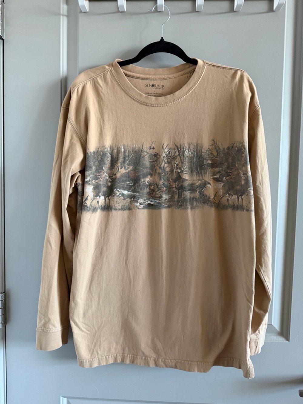 Long-Sleeve Wrap Around Hunting Design Graphic Tee